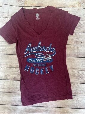 Colorado Avalanche NHL Maroon Vneck T-Shirt Size Small